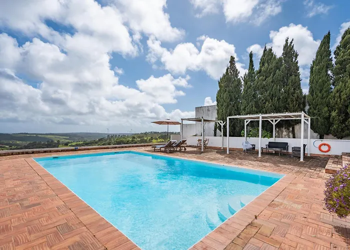 Alto Da Lua B&B 보르데이라